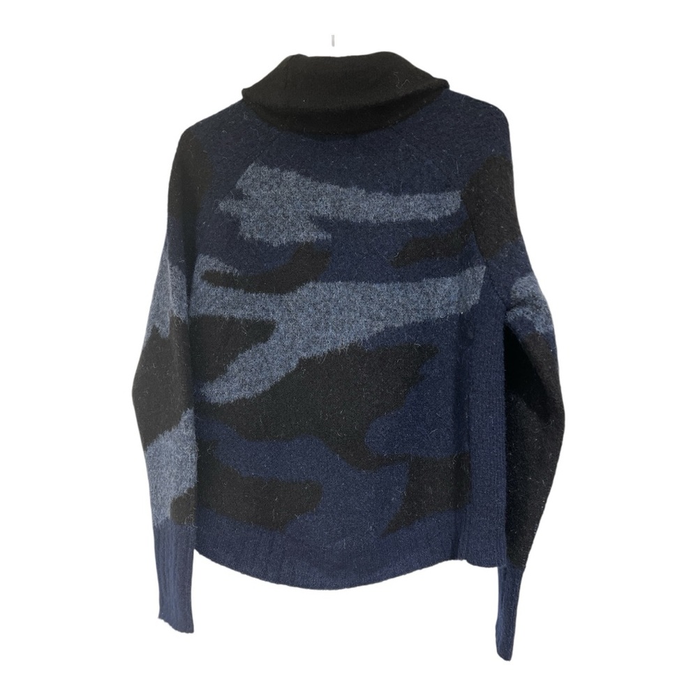 NEW Aqua Bloomingdale’s Women’s Knit Turtleneck Sweater Blue Camouflage - size M - Picture 2 of 3